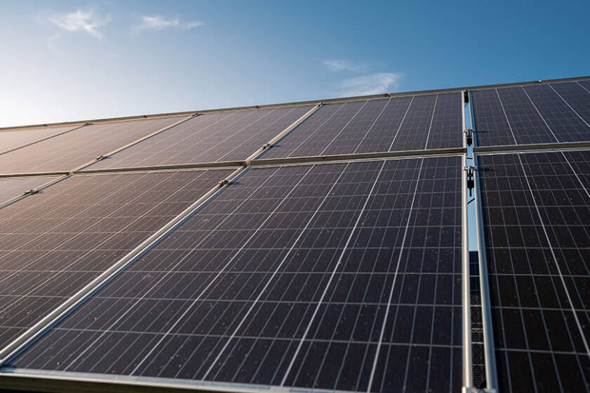 Panel Surya: Pengertian, Manfaat, Jenis, dan Pengaplikasiannya