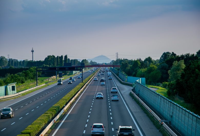 Street-Pole-Lighting-Philips-Simak-Manfaat-dan-Keunggulannya-Spectrue-1