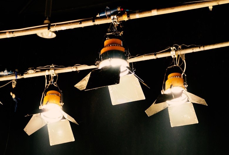 Tips-Memilih-Kontraktor-Lampu-Proyek-Nikel-dan-Emas-Skala-Besar