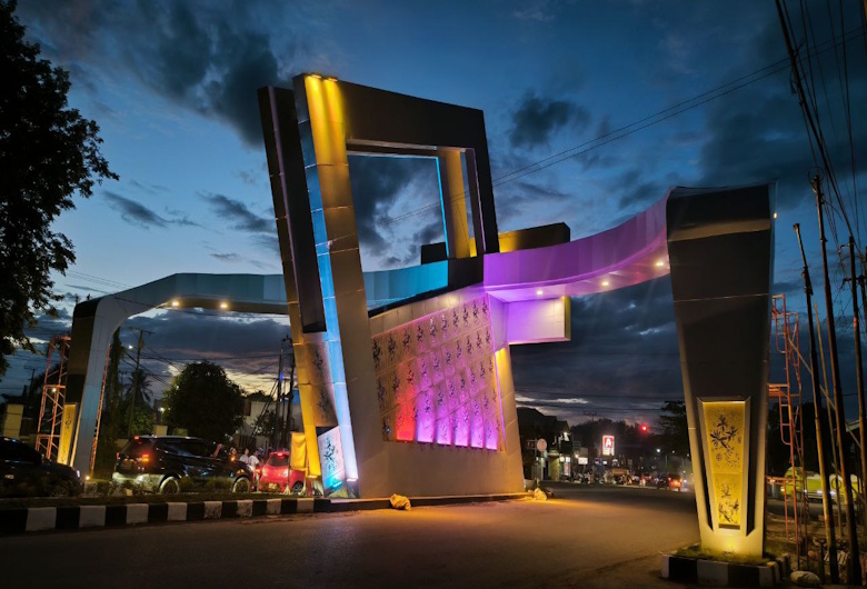 Kontraktor-Lampu-Gate-Selamat-Datang-Kab-Berau-Solusi-Pencahayaan-Estetik-dan-Tahan-Lama-Spectrue-2
