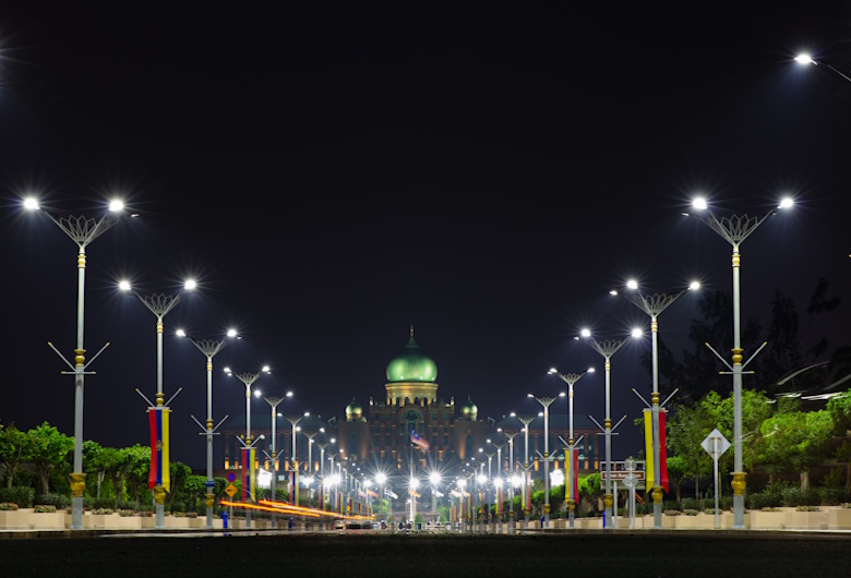 Kontraktor Tiang Lampu Jalan dengan Material Terbaik dan Tahan Lama