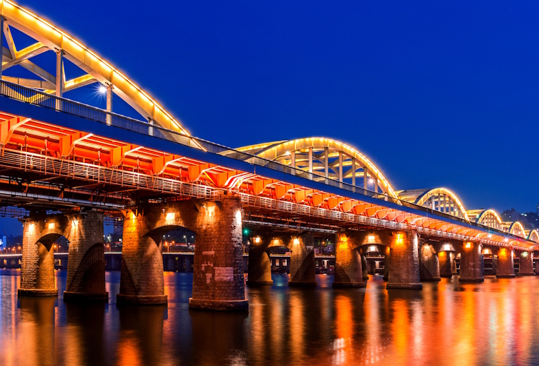Kontraktor-Beautifikasi-Lampu-Jembatan-untuk-Meningkatkan-Daya-Tarik-Wisata-Malam-Spectrue