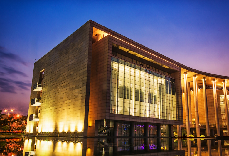 Spectrue-Jasa-Beautifikasi-Lampu-Gedung-Profesional-untuk-Berbagai-Sektor-Spectrue