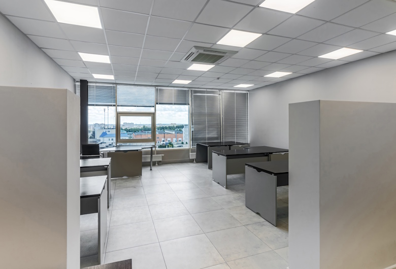 Bagaimana-Downlight-Interact-Office-Mendukung-Efisiensi-Pencahayaan-Kantor-Spectrue